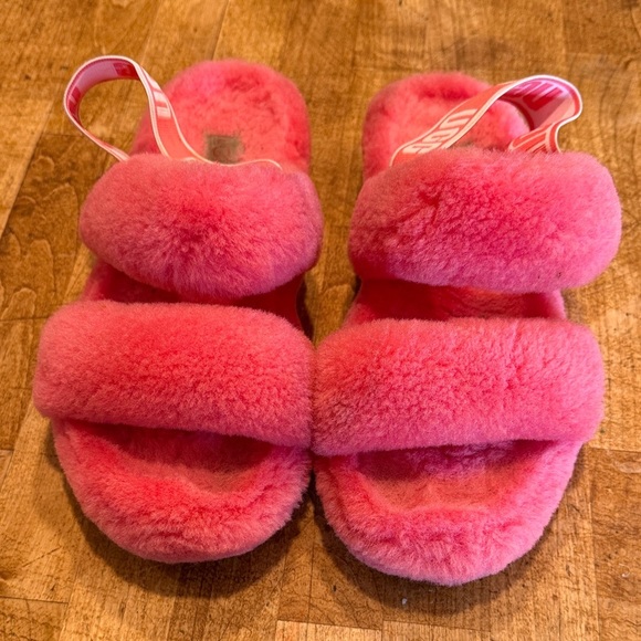 UGG Vibrant Pink Fluffy Sandals - Picture 1 of 4